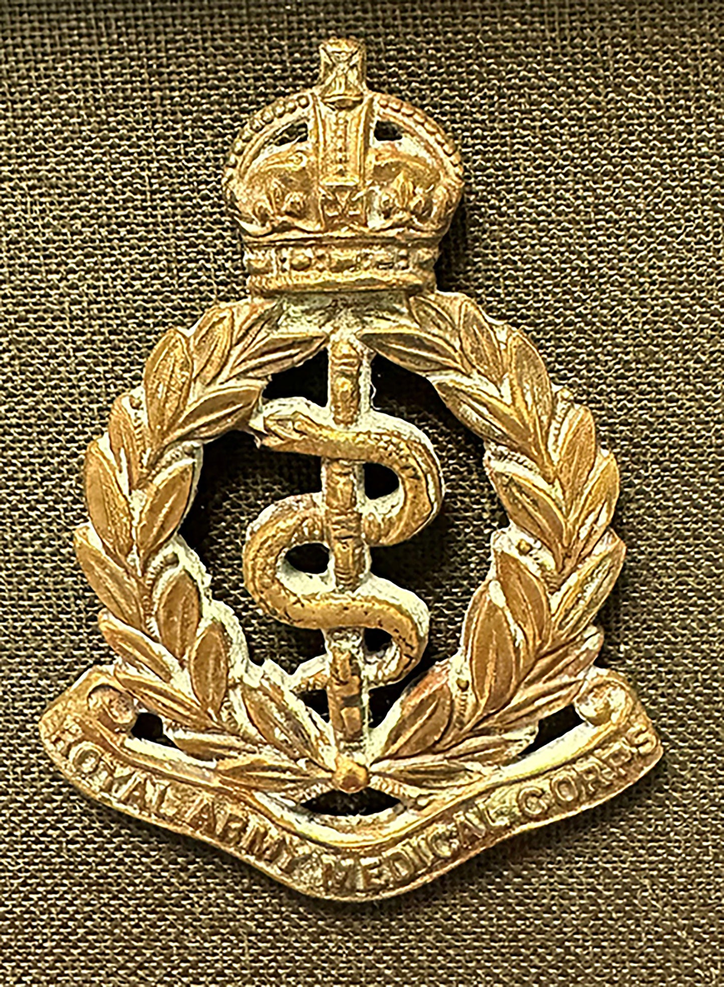 Royal Army Medical Corps (RAMC) & Royal Canadian Army Medical Corps (RCAMC), Insignia