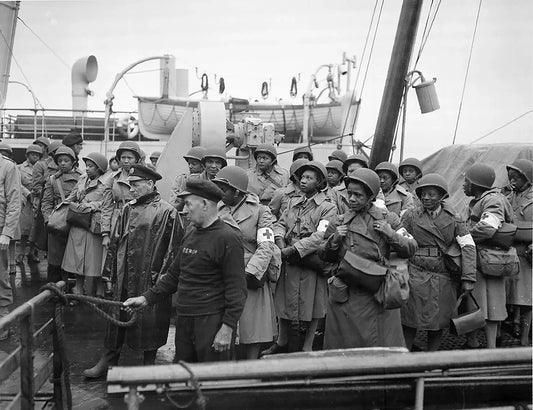 US Army Nurses arrive at Greenock, August 15, 1944. Black & White Photograph